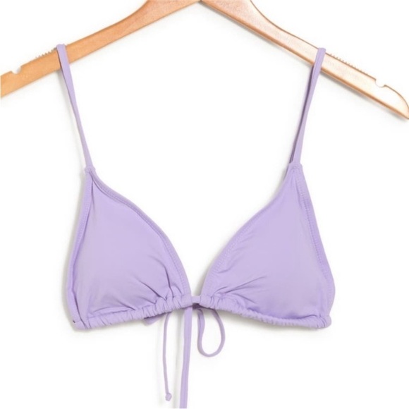 WeWoreWhat bikini set with V-Shape bottoms and triangle top - Picture 4 of 10